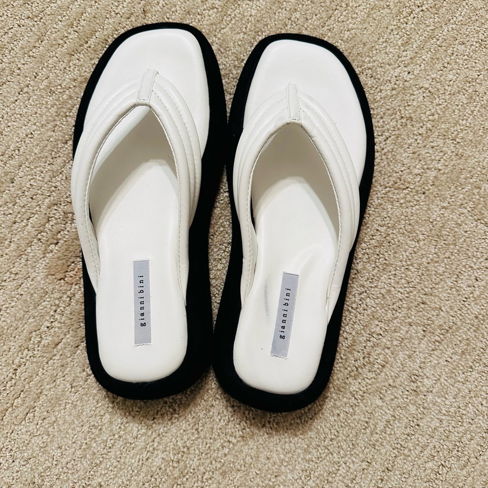 Gianni Bini Sandals |  Size 8 | White & Black leather platform Sandals